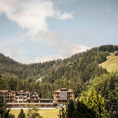 Excelsior Dolomites Life Resort Сан-Віджиліо-ді-Мареббе Екстер'єр фото