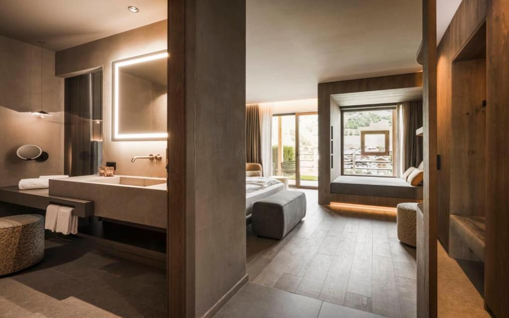 Excelsior Dolomites Life Resort Сан-Віджиліо-ді-Мареббе Екстер'єр фото